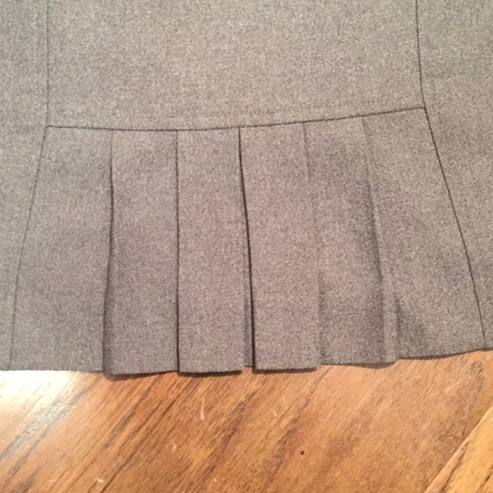 Grey pencil skirt with back pleat - Picture 2 of 7